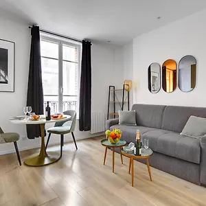 158 Jeremy - Superbe A Paris